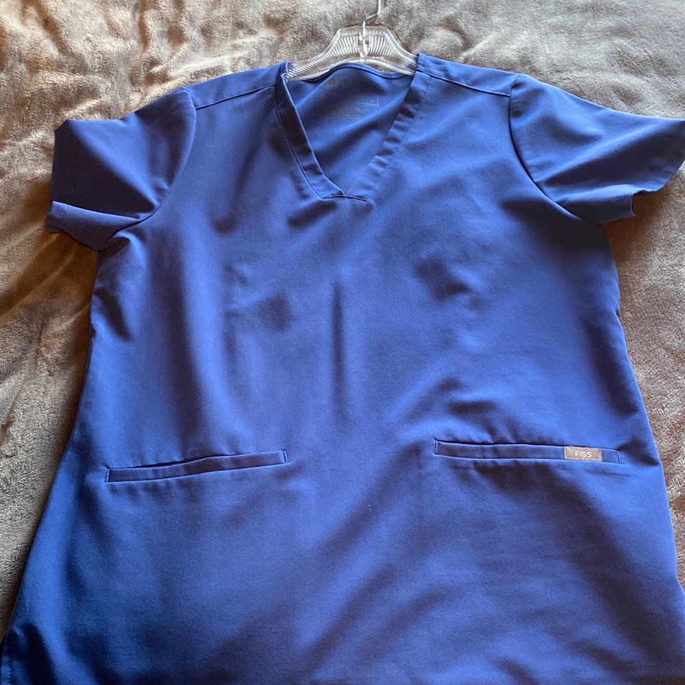 Figs scrub top